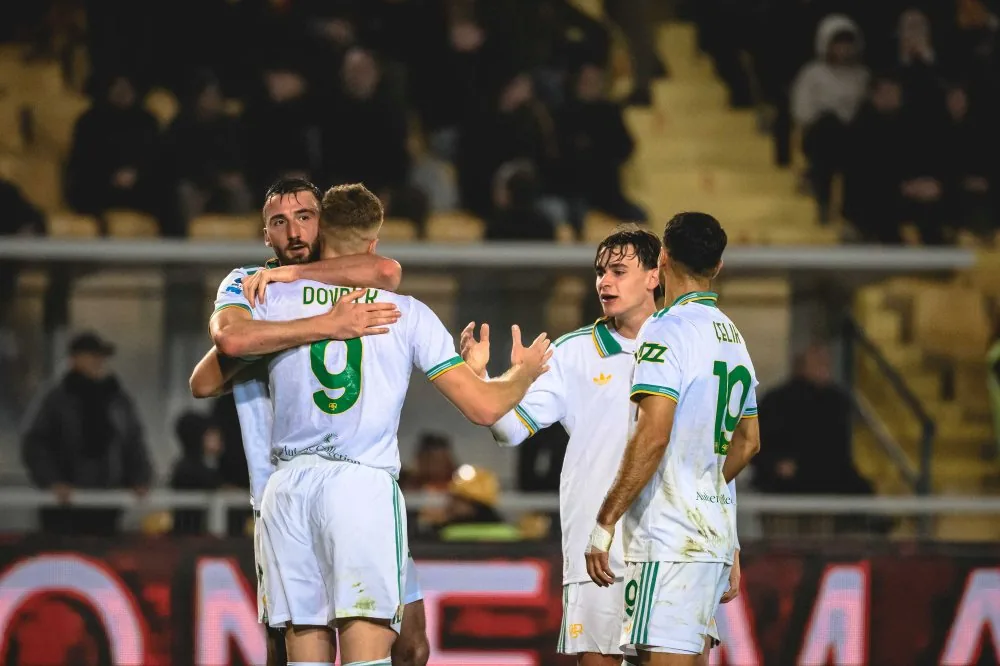 Thumbnail AS Roma Pepet Juventus usai Kalahkan Lecce 2-0