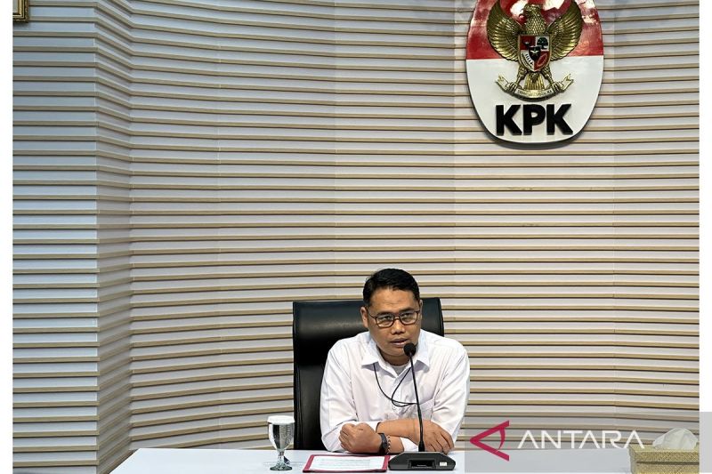 Pelaksana Tugas Deputi Penindakan dan Eksekusi Komisi Pemberantasan Korupsi Asep Guntur Rahayu memberikan keterangan di Gedung Merah Putih KPK, Jakarta, Rabu (10/9/2025). (ANTARA/Rio Feisal) (ANTARA/Rio Feisal)