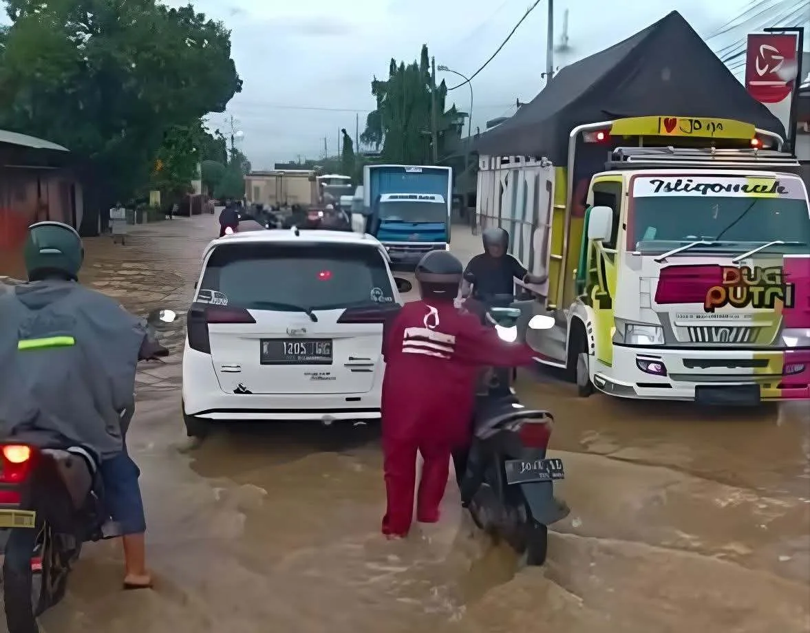 Banjir Bandang Hantam Kudus: Ribuan Rumah Terendam, Mobil Hanyut