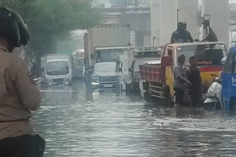 Banjir Rob Rendam Sejumlah Titik di Jakarta Utara dan Kepulauan Seribu
