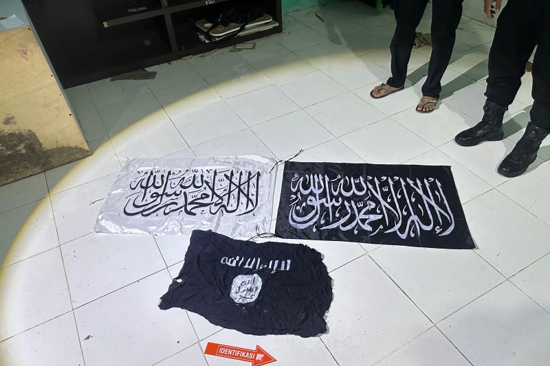 Densus 88 Tangkap 4 Orang Pendukung ISIS di Sumbar dan Sumut