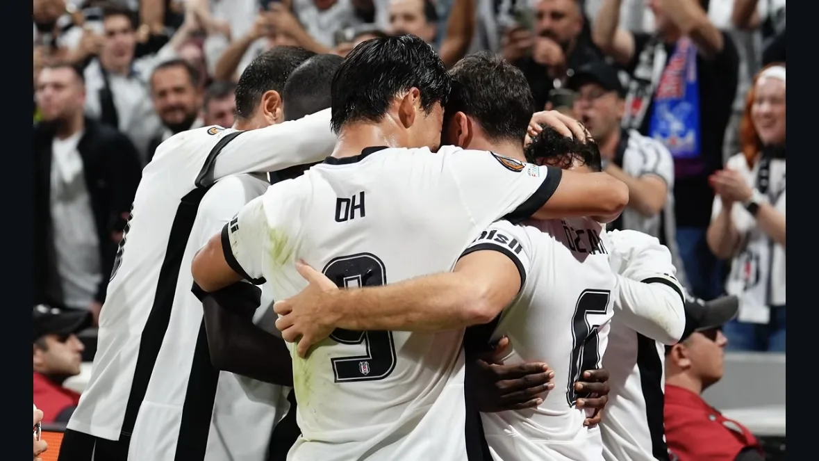 Thumbnail UEL: Hasil Besiktas vs Crystal Palace 2-2, Diwarna Kartu Merah