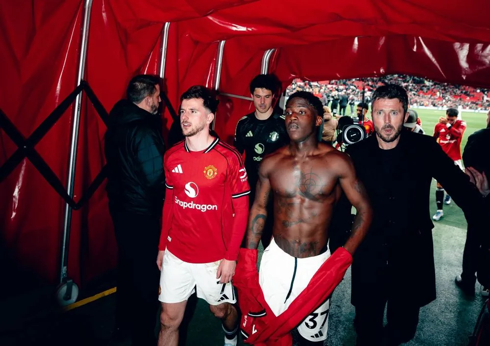 Thumbnail MU Tumbangkan Manchester City, Carrick Tak Mau Larut dalam Euforia