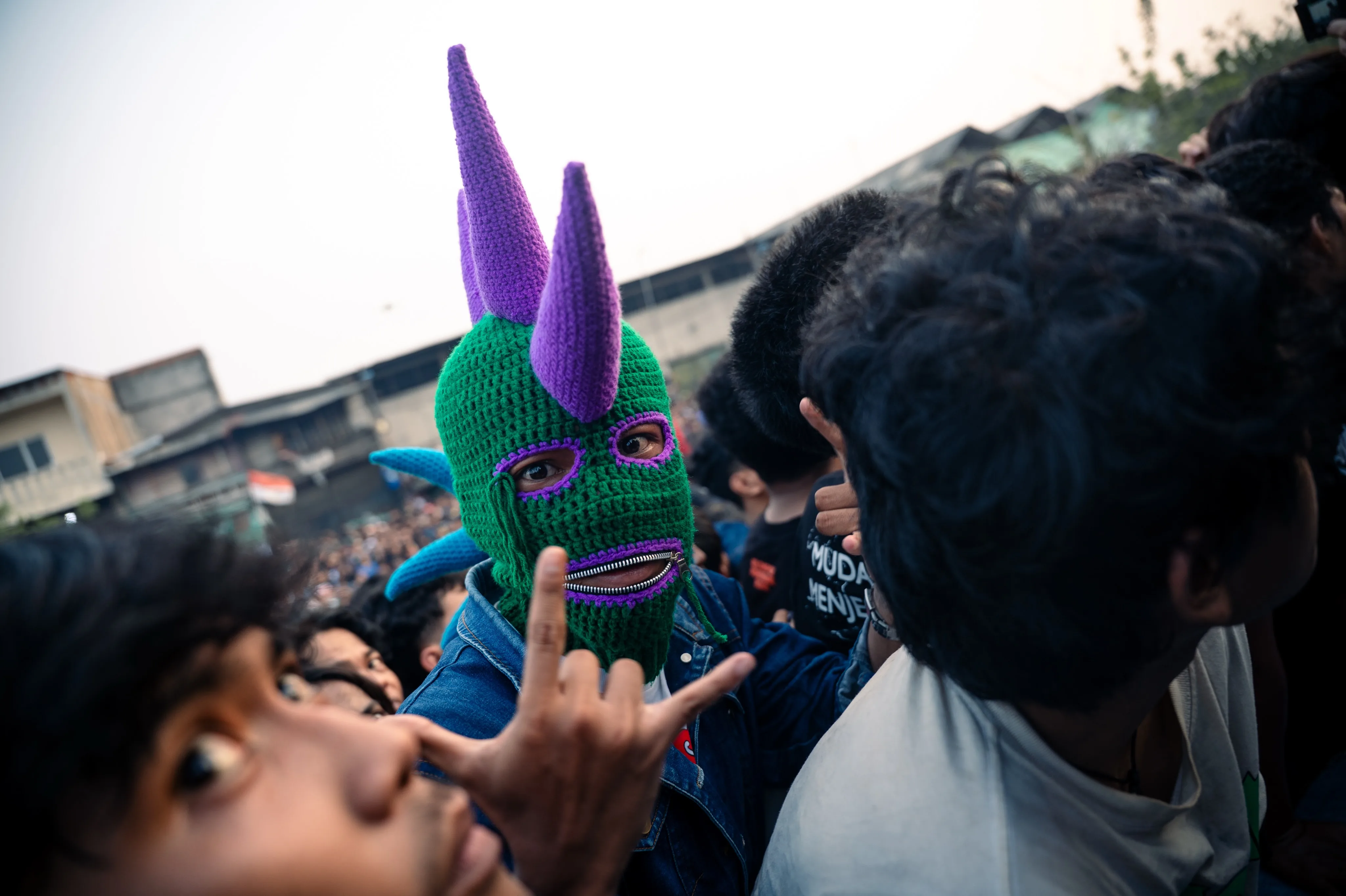 Dongker Gelar Konser dengan Tiket Beras dan Buku, Sindiran untuk Industri Musik yang Mahal?