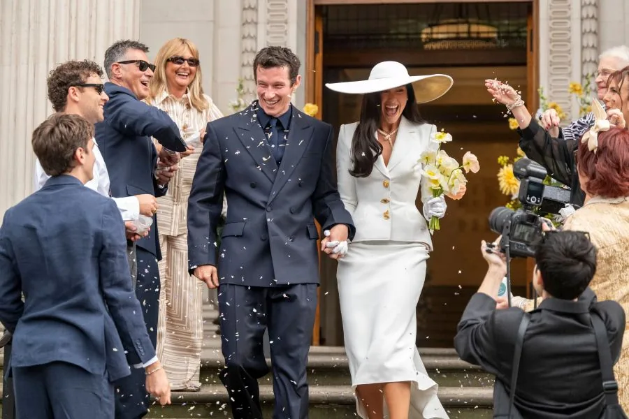 Dua Lipa Menikah dengan Aktor Callum Turner di London, Pesta Digelar Tertutup