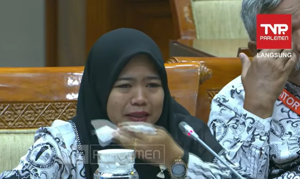 Thumbnail Guru SD di Jambi Ngadu ke DPR karena Jadi Tersangka usai Razia Rambut Pirang