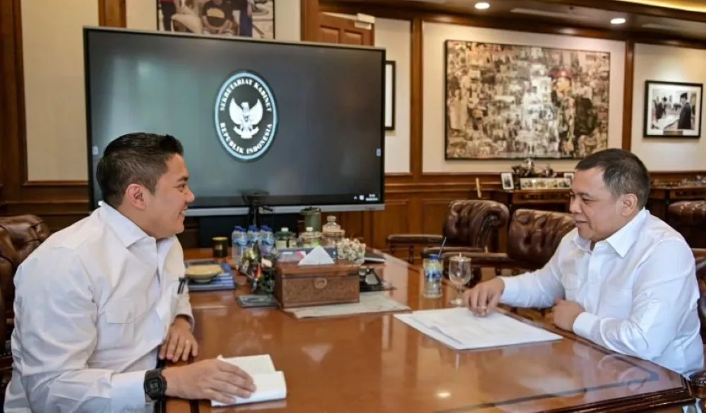 Haji Isam Kunjungi Kantor Seskab Teddy, Mau Ngapain?