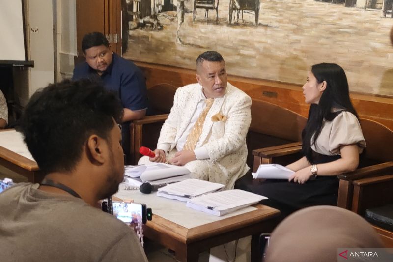 Hotman Paris Hutapea, kuasa hukum mantan Mendikbudristek Nadiem Makarim, dalam konferensi pers di kawasan Jakarta Pusat, Senin (8/9/2025). Foto: ANTARA/Nadia Putri Rahmani