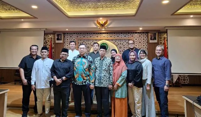 Perwakilan Indosiar mengunjungi Kantor Majelis Ulama Indonesia (MUI) Pusat, Jakarta, Kamis (27/11/2025), untuk klarifikasi dan meminta maaf atas insiden di acara Dangdut Academy. Foto: MUI