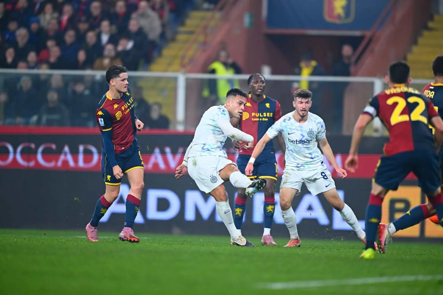 Inter Milan Pimpin Serie A Italia usai Tundukan Genoa 2-1