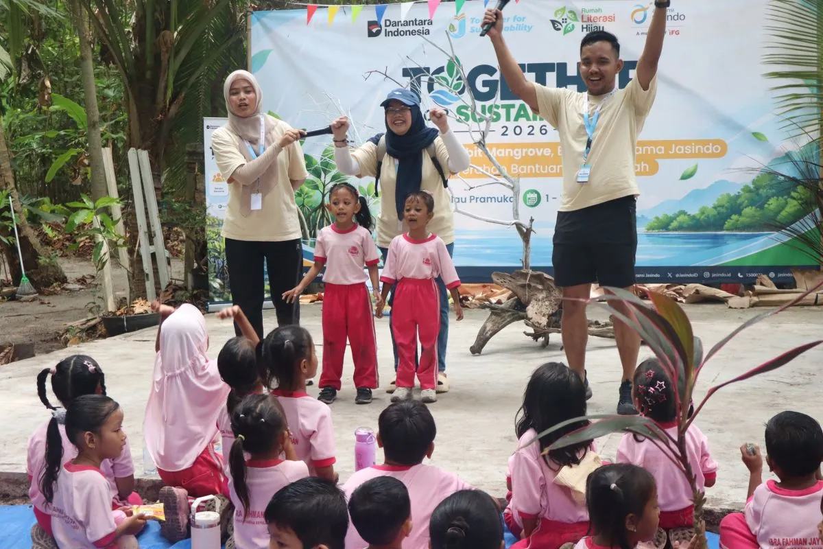 Jasindo Ajak Anak Kecil Ikut Aksi Bersih-bersih Pulau Pramuka Demi Tanamkan Kesadaran Ekologis Sejak Dini