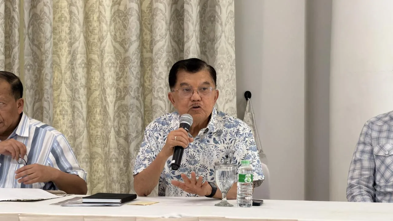 Thumbnail Jusuf Kalla Bantah Danai Isu Ijazah Palsu, JK: Saya yang Bawa Jokowi ke Jakarta