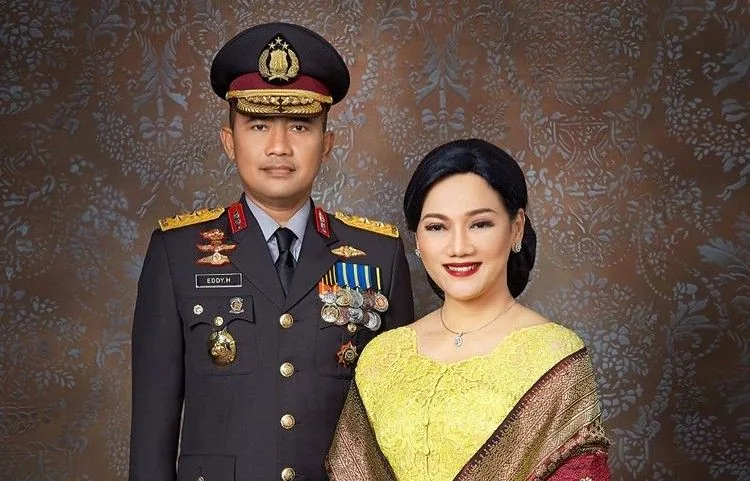 Kepala BNPT Komjen Pol. Eddy Hartono dan Friderica Widyasari Dewi, Istrinya.