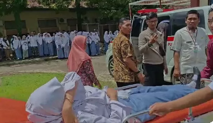 Thumbnail 118 Siswa SMAN 2 Kudus Keracunan MBG, Begini Kata Bupati Kudus