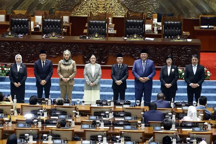 Thumbnail DPR Sahkan Destry Damayanti sebagai Gubernur Bank Indonesia