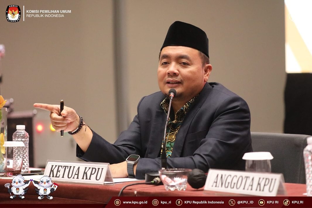 Ketua KPU Mochammad Afifuddin dan Anggota KPU August Mellaz hadir dalam Rapat Finalisasi Penyusunan Laporan Indeks Partisipasi Masyarakat Pemilu 2024, di Jakarta, Rabu (2/10/2024). Foto: IG/kpu_ri