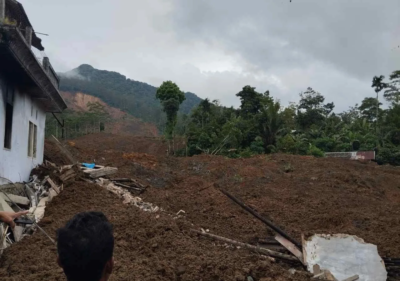 Thumbnail BMKG: Potensi Banjir dan Longsor di Jawa Tengah hingga Februari 2026