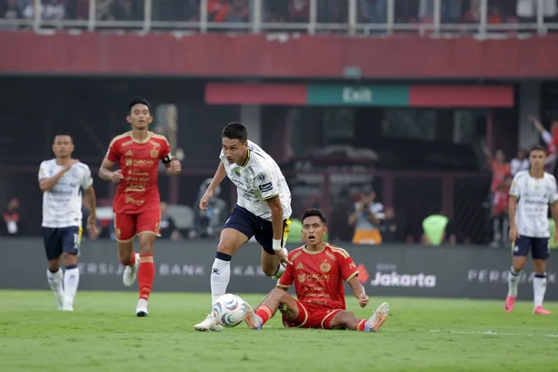 Luka Menalo Kecewa Persib Kalah dari Persija di Menit Akhir: Sulit Diterima