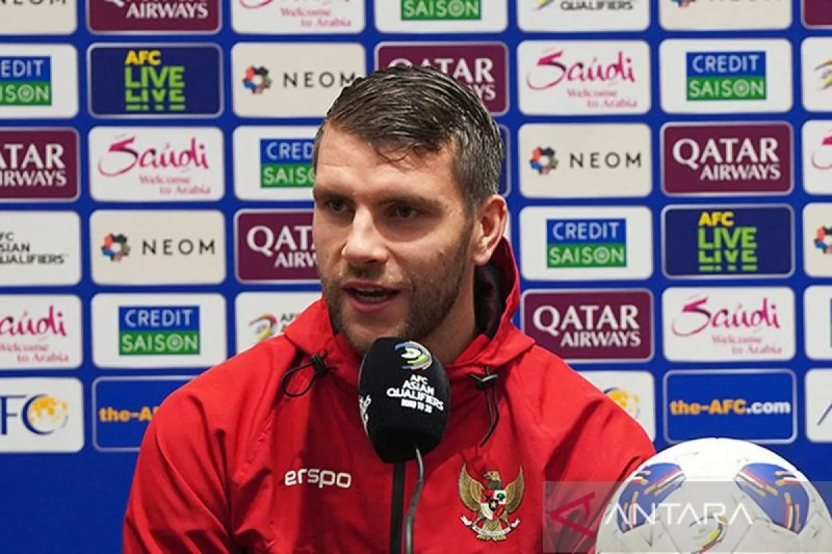 Thumbnail Maarten Paes Bantah Rumor Pindah ke Persib Bandung