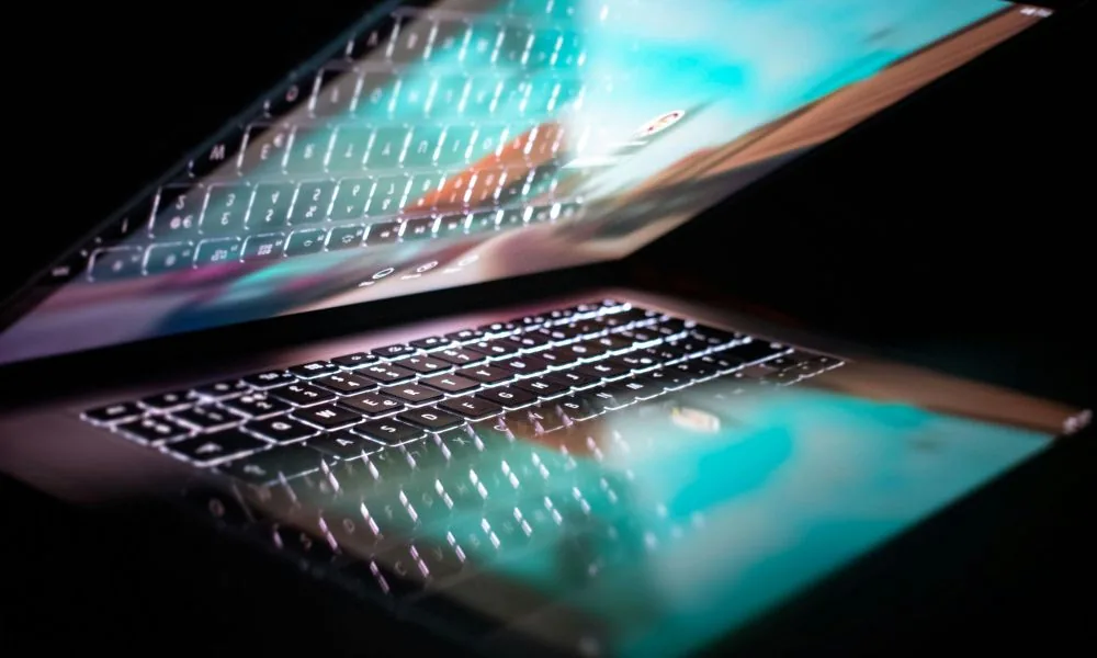 Apple Siapkan MacBook Layar Sentuh OLED dengan Chip M6, Harga Bisa Naik 20 Persen