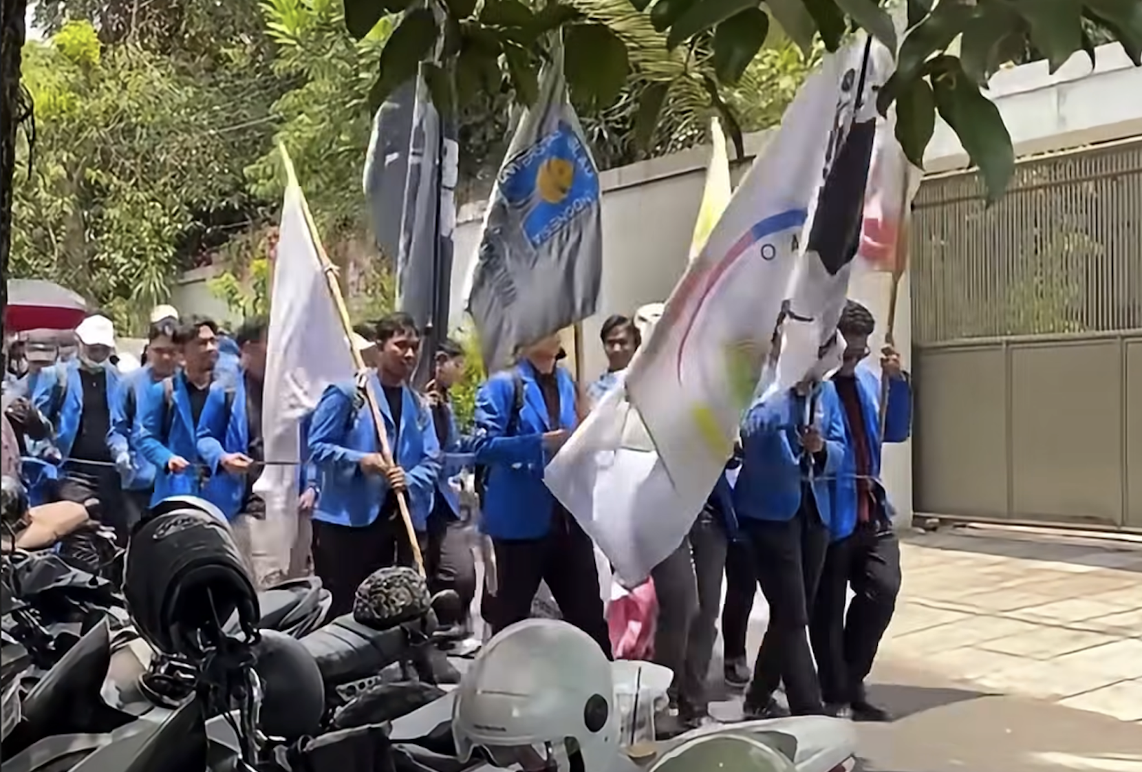 Thumbnail UMY dan UII Izinkan Mahasiswa Ikut Demo di Yogyakarta, Dosen Diminta Beri Dispensasi