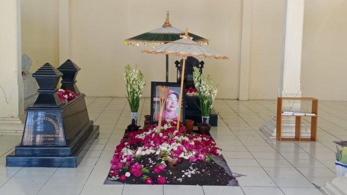 Gibran Apresiasi Roy Suryo dkk Ziarahi Makam Keluarga Jokowi di Solo