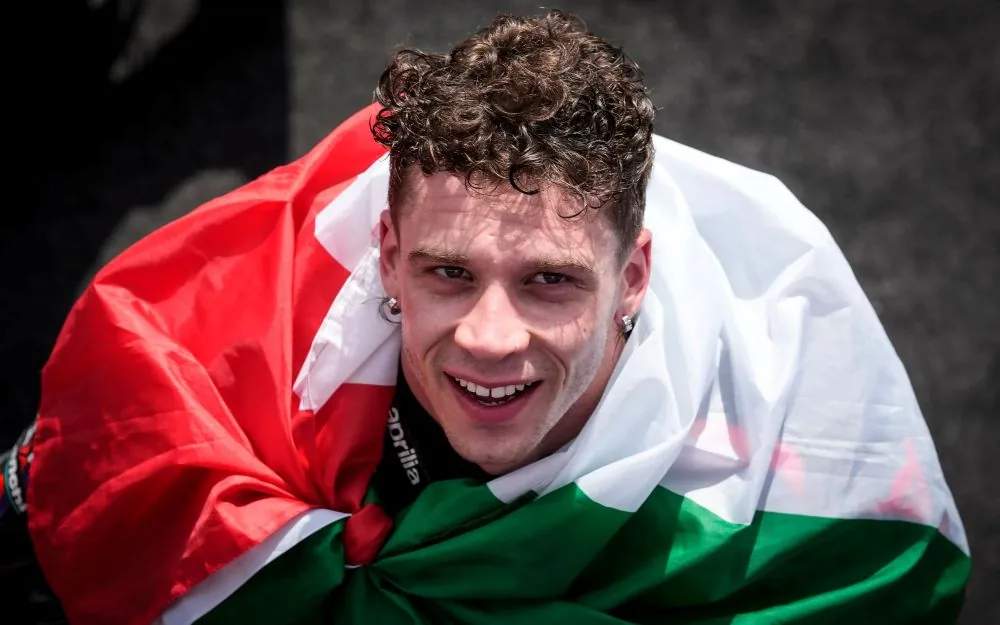 Marco Bezzecchi Hattrick! Menangi MotoGP Amerika Serikat 2026, Jorge Martin Kedua