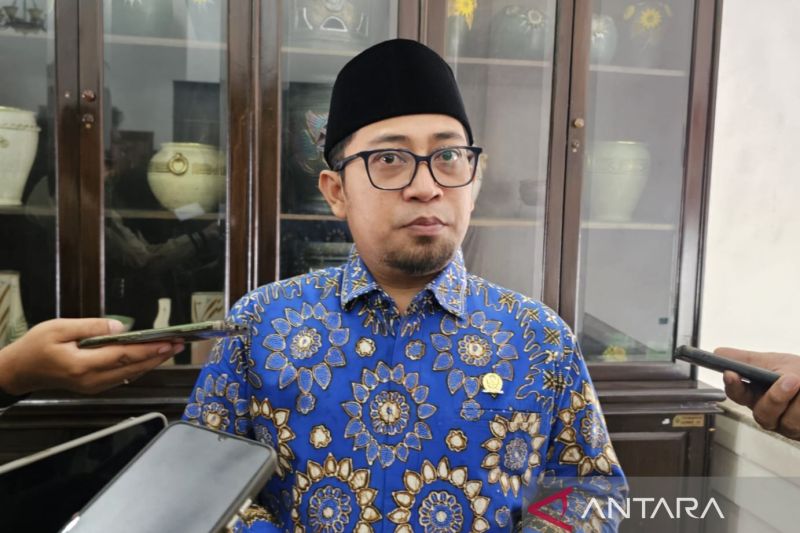 Anggota Komisi II DPR RI Muhammad Khozin ditemui di Balai Kota Malang, Kota Malang, Jawa Timur, Jumat (22/8/2025). (ANTARA/Ananto Pradana)