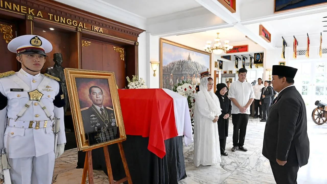 Prabowo Hadiri Persemayaman Ryamizard Ryacudu di Kementerian Pertahanan, Beri Penghormatan Terakhir