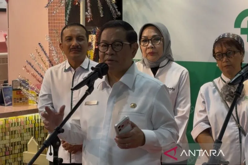Gubernur DKI Jakarta Pramono Anung Wibowo saat dijumpai di kawasan Jakarta Pusat, Rabu (22/10/2025). ANTARA/Lifia Mawaddah Putri.