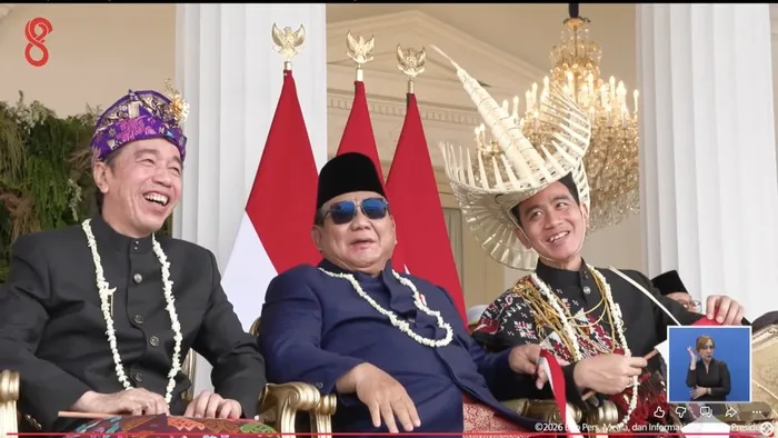 Upacara HUT ke-81 RI: Momen Akrab Prabowo Diapit Jokowi dan Gibran, Tertawa Bareng