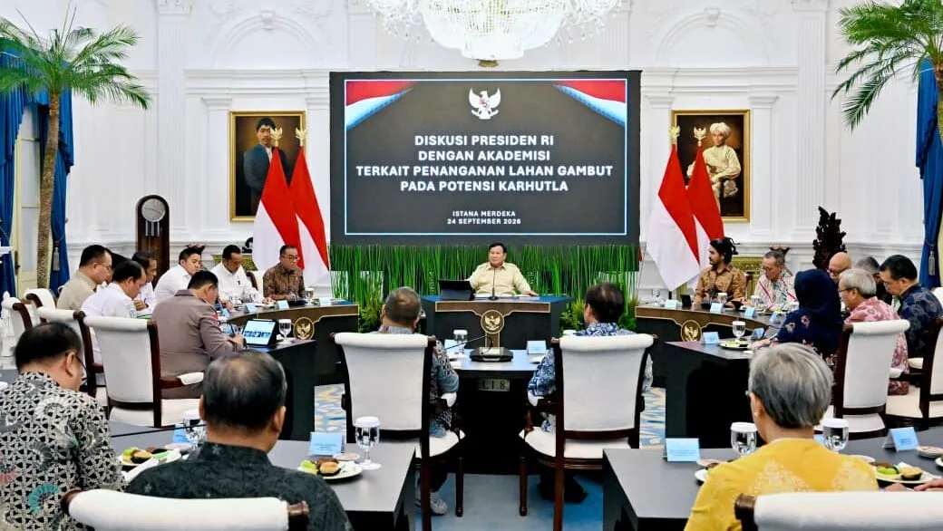 Thumbnail Prabowo Bahas Karhutla di Istana, Gambut Harus Tetap Basah agar Tak Mudah Terbakar