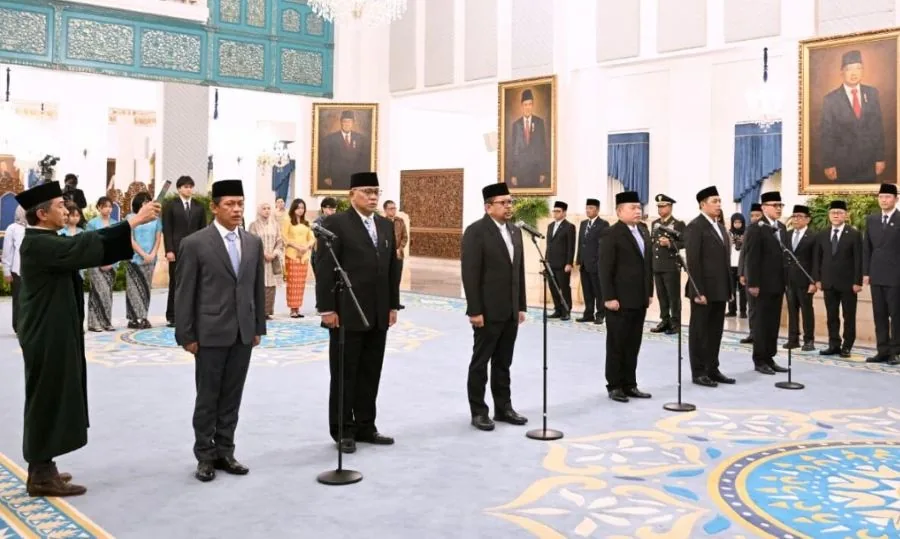 Reshuffle Kabinet: Prabowo Lantik Lagi Hasan Nasbi, Angkat Jumhur Hidayat, dan Ganti Posisi Sejumlah Orang