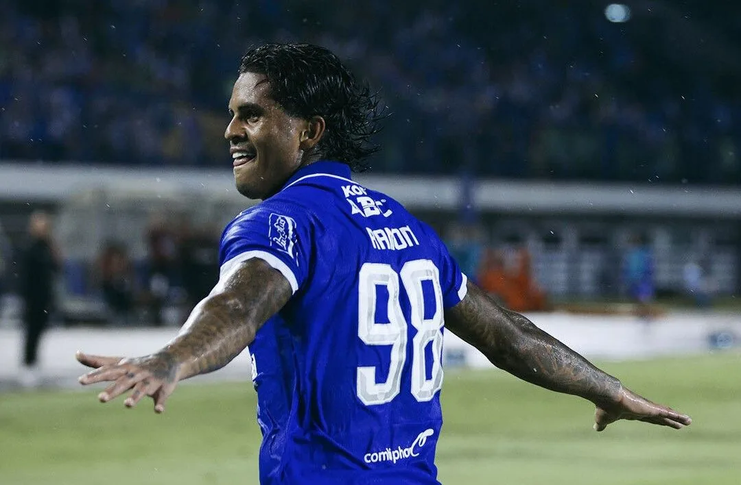 Dramatis! Persib Menang 3-2 atas Bali United dengan 10 Pemain, Kokoh di Puncak Klasemen