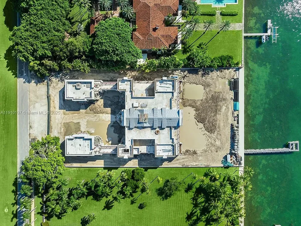 Rumah Zuckerberg yang belum selesai di Miami, Florida, AS.