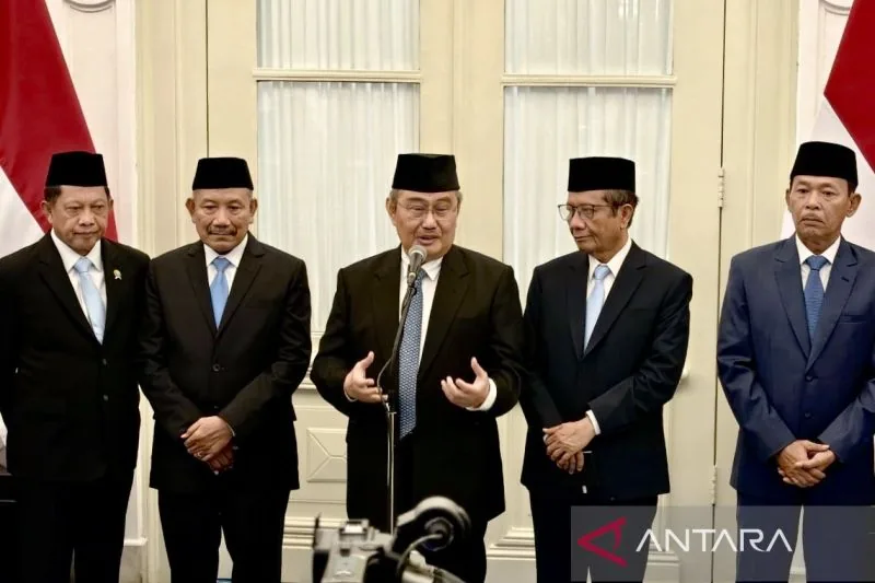 Thumbnail Prabowo Minta Tim Reformasi Polri Lapor Tiap 3 Bulan