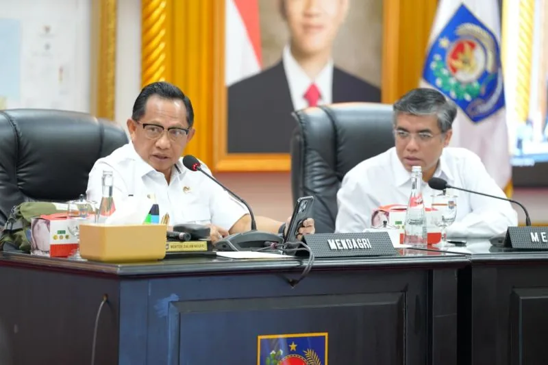 Prabowo Panggil Menaker Yassierli, Bahas Magang Nasional hingga Program Vokasi 2026