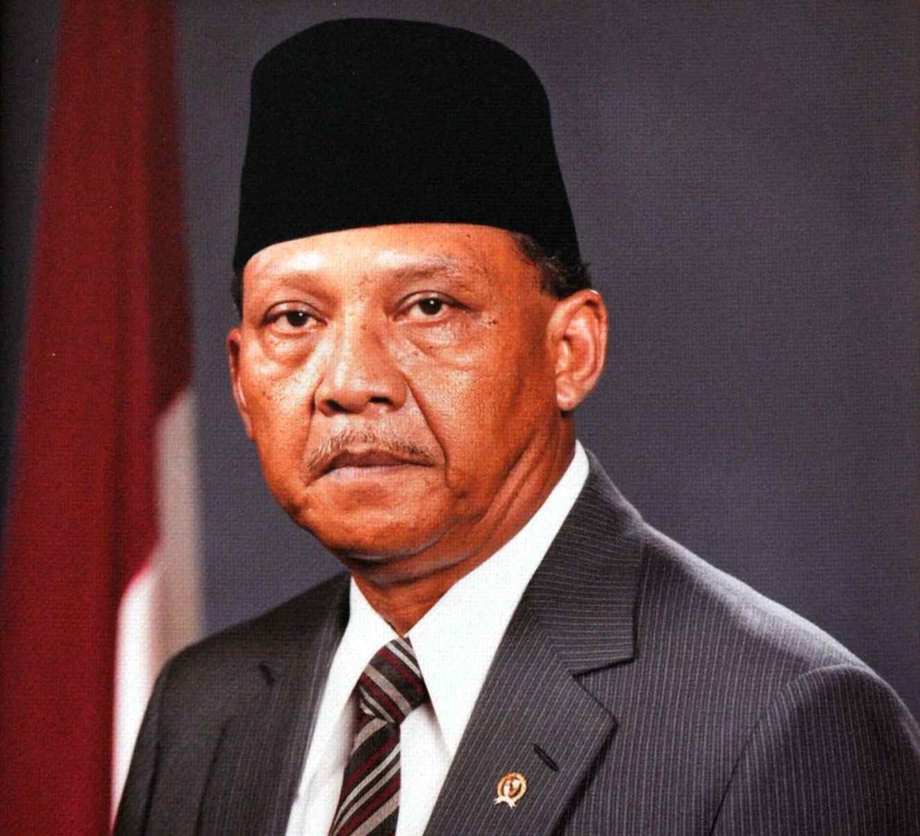Wapres Ke-4 RI, Umar Wirahadikusumah. Foto: Istimewa