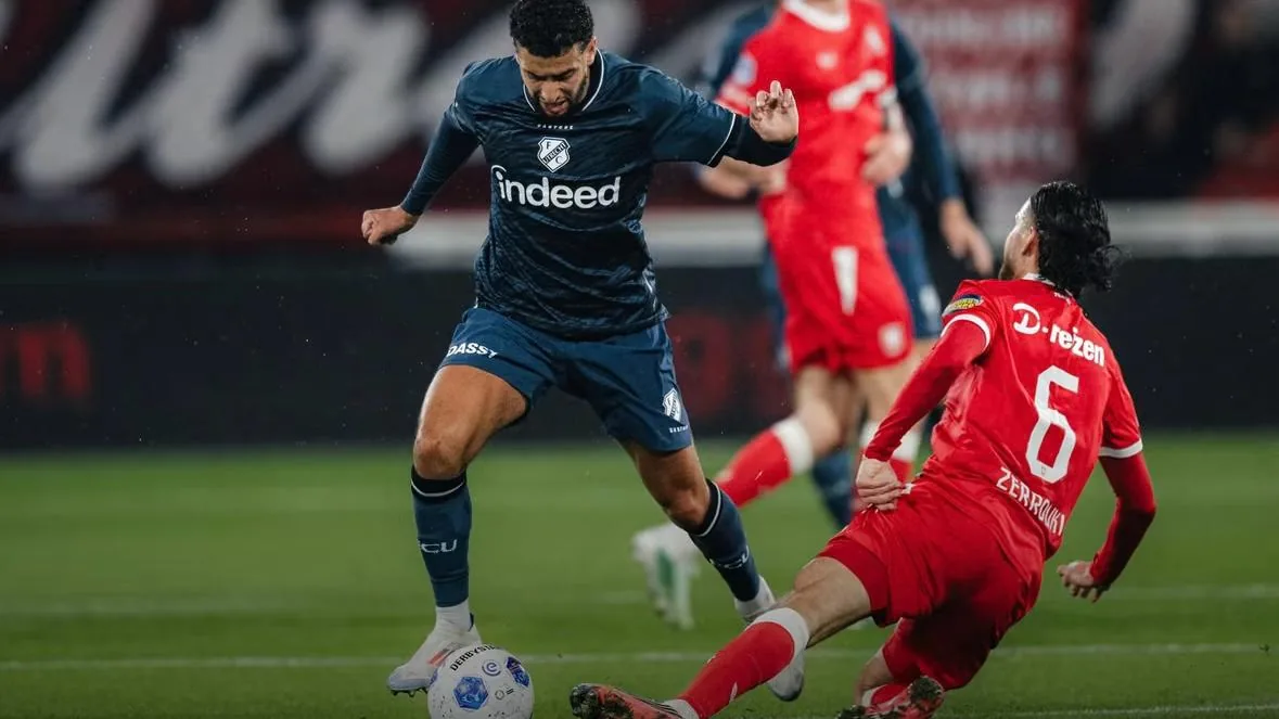 Thumbnail Eredivisie: Hasil Twente vs Utrecht 1-2, Brace Ángel Alarcón Bawa FC Utrecht Menang 2-1