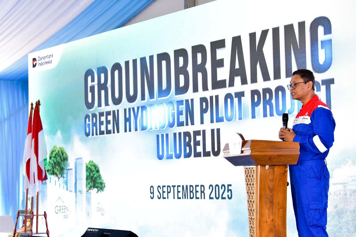 Wamen ESDM Yulito Tanjung dalam acara peletakan batu pertama Green Hydrogen Pilot Project di PGE Ulubelu, Selasa (9/9/2025).