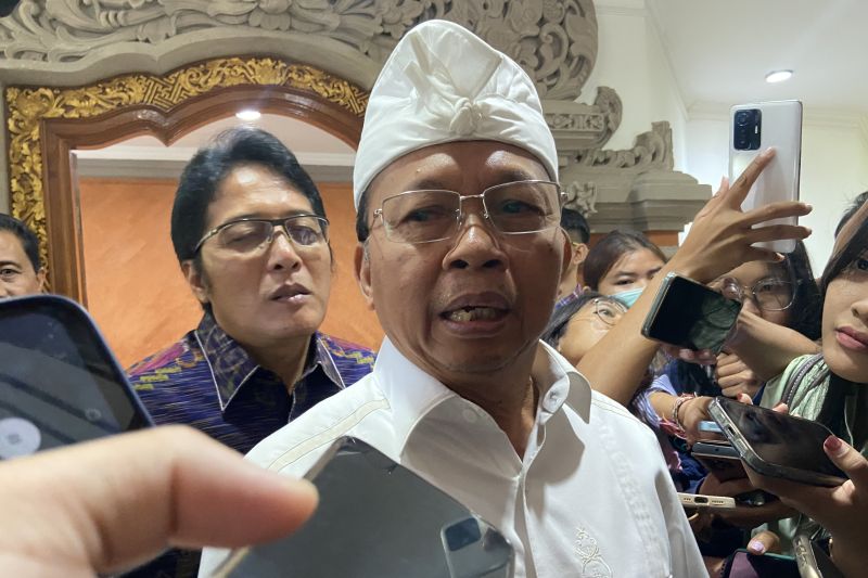 Gubernur Bali Wayan Koster ungkap soal hukum pidana hampir jerat Kepala DKLH Bali akibat TPA Suwung, Denpasar, Rabu 6/8/2025. (ANTARA/Ni Putu Putri Muliantari)